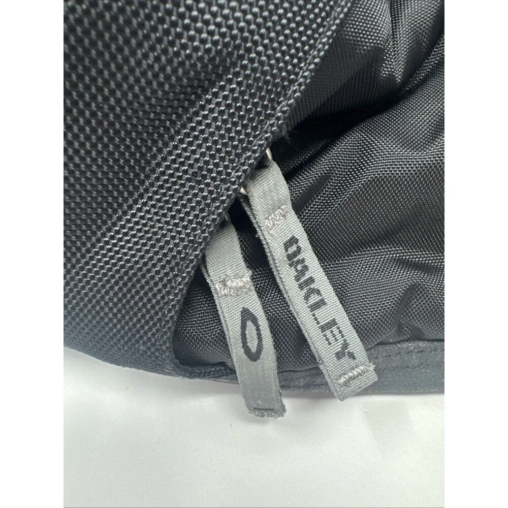 2010’s Oakley Heavy Payload Duffel Bag -  Black - Shoe Pocket NICE black large